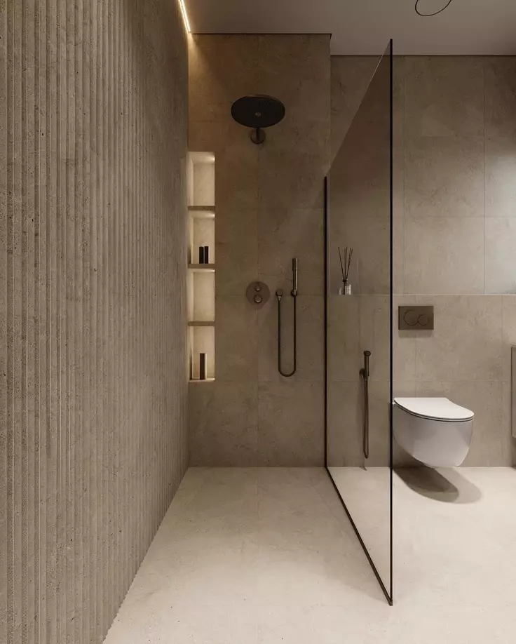 Moderne badkamer met natuurlijke materialen en warme uitstraling